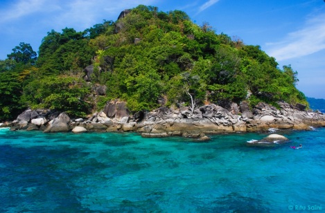 Turquoise blue waters of Similan : a diving & snorkeling destination